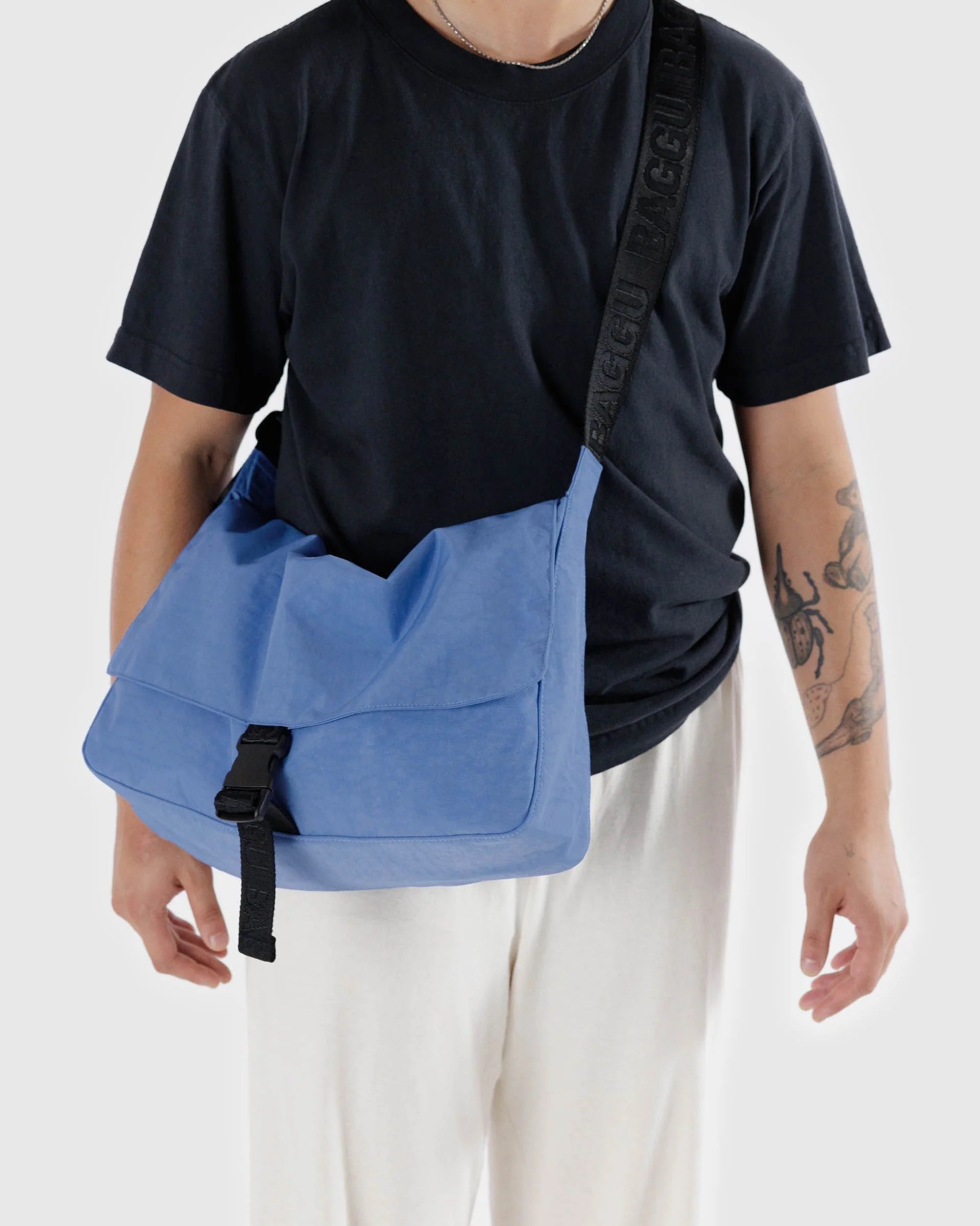 BAGGU Messenger Bag Recycled Plastic Freedom
