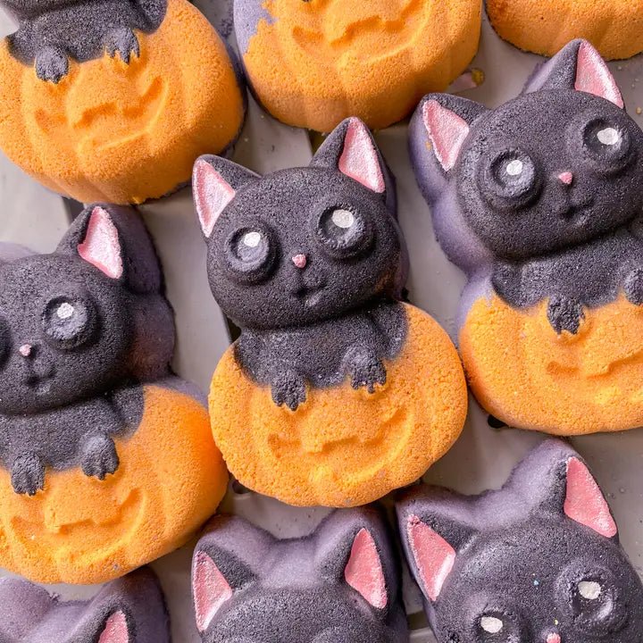 Bathe Enchanted Bath Bomb - Pumpkin Cat - Plastic Freedom