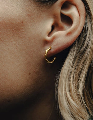 Nordic Muse Gold Small Entwined Latch Waterproof Hoop Earrings - Plastic Freedom